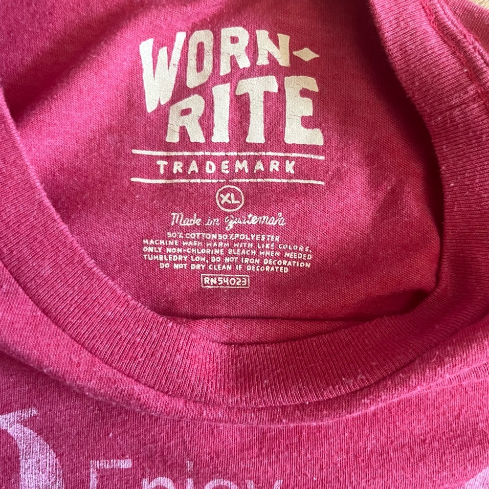 GAP Red Graphic T-Shirt – Size XL - Picture 5 of 6